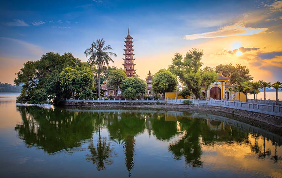 Hanoi 1 Day Itinerary - tarn quoc pagoda sunset